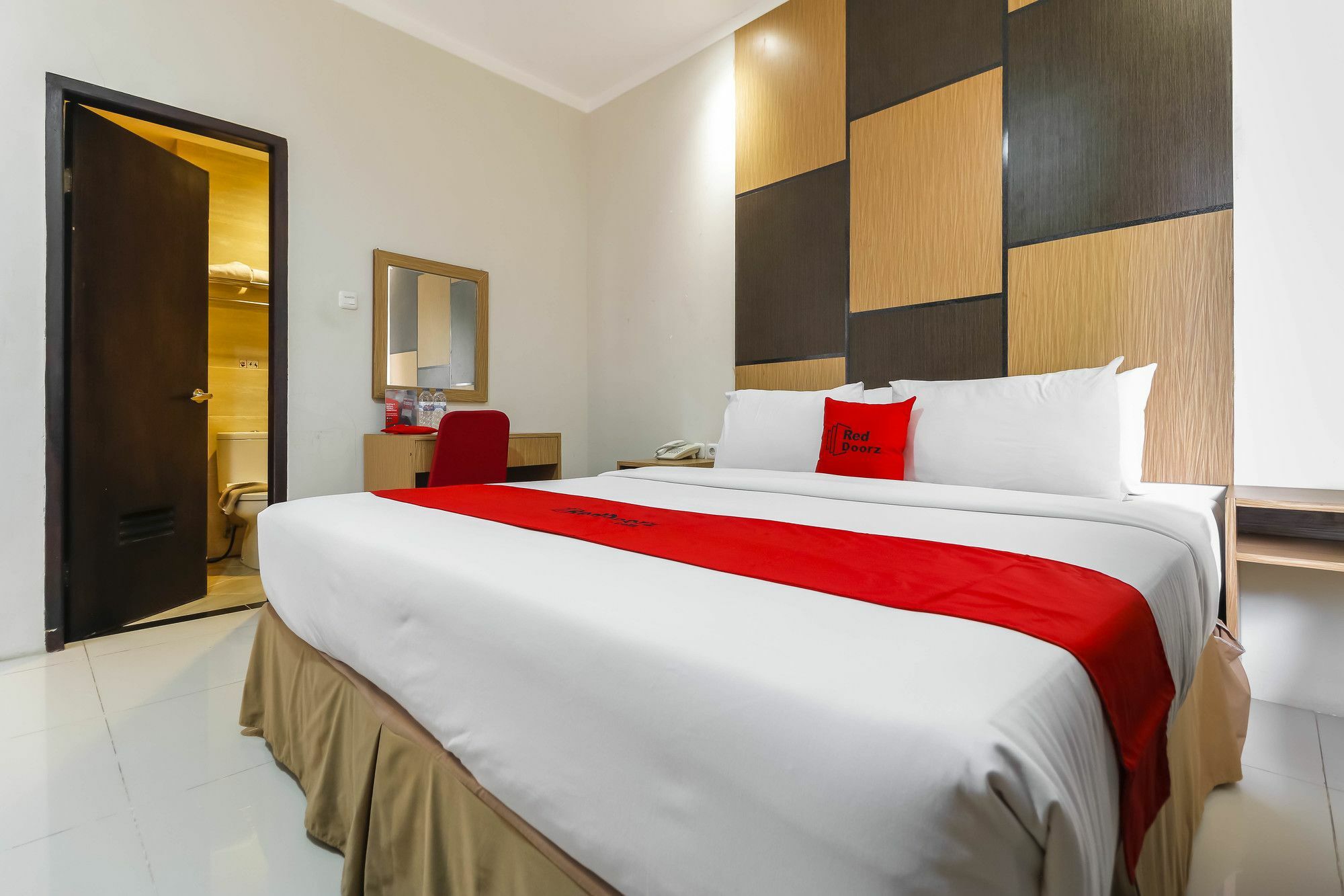 Reddoorz Plus Near Pantai Losari Makassar Eksteriør bilde